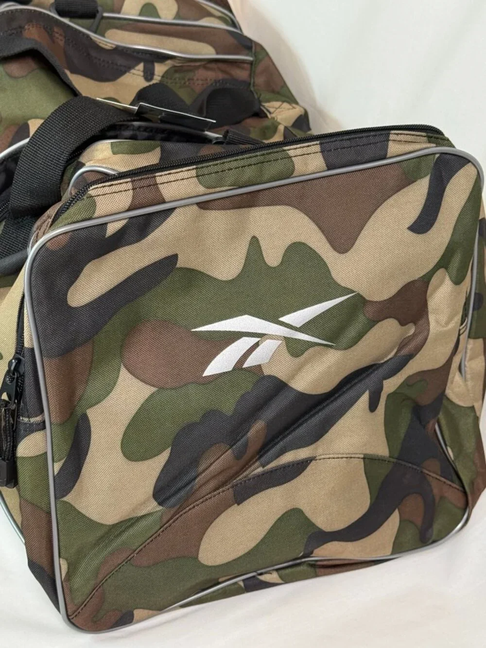 NWT Vintage Reebok Large Duffel Gym Carry On Weekender Travel Bag - Camouflage